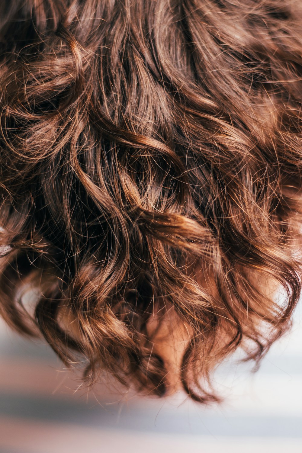 Inspiration: warme Farbnuancen und Bewegung im Haar